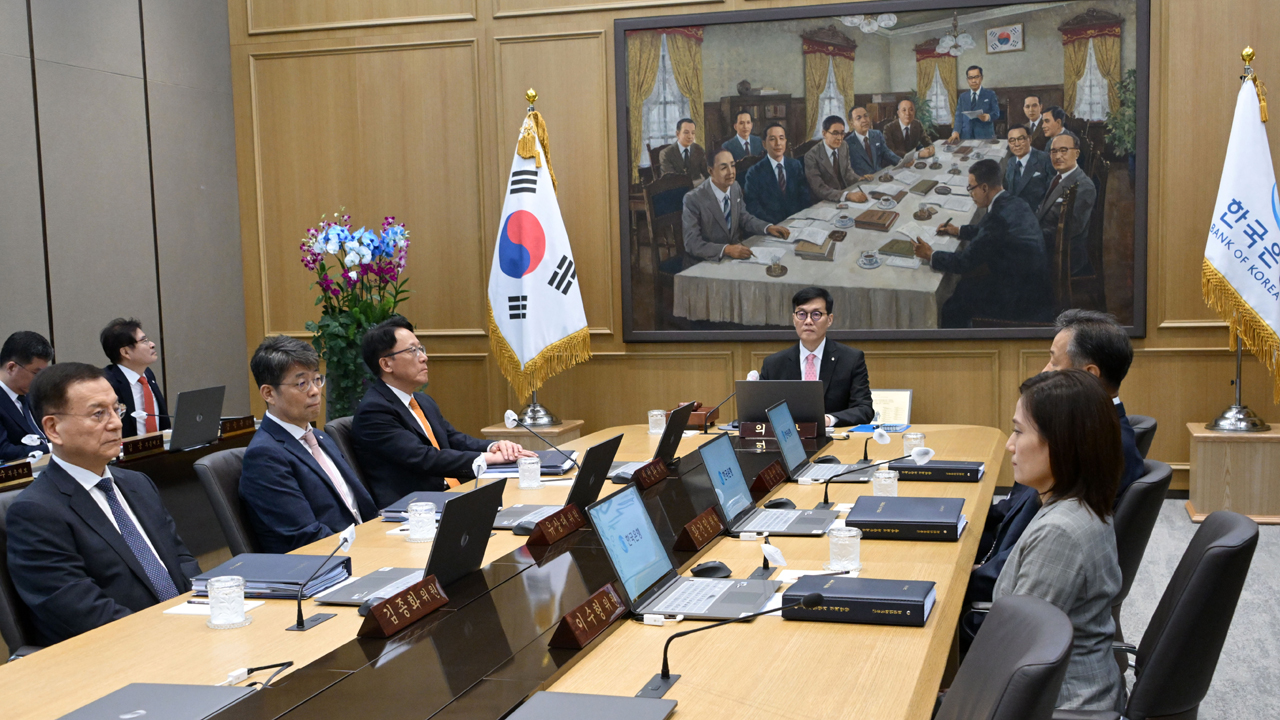 내수는 차갑고 가계빚은 불안…오늘 기준금리 내릴까