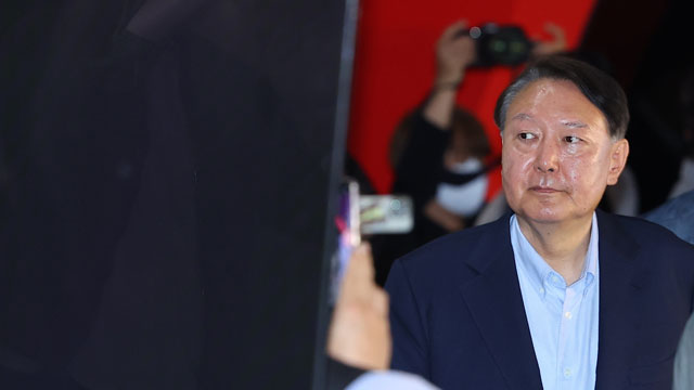 ‘尹 공개 행보’에 화들짝 놀란 <br>국민의힘…“이걸 어찌할까?”