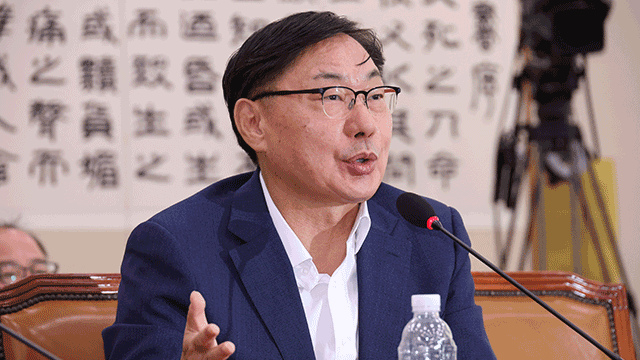 [속보] [속보] 대법, ‘쌍방울 대북송금’ 이화영 <br>징역 7년8개월 확정
