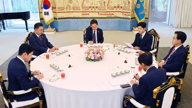 이 대통령, 여야 지도부 회동…“외교 공동 대응·신속한 추경”