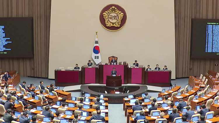 이재명 정부 첫 추경안 통과…특활비 놓고 막판까지 <br>공방