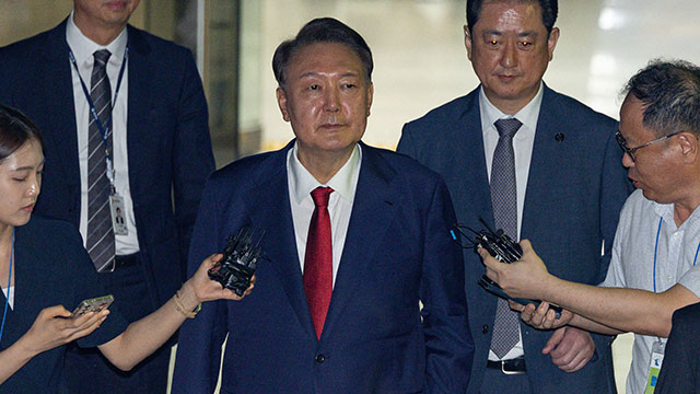 [속보] 법원, 윤석열 전 대통령 구속영장 발부…“증거인멸 우려”