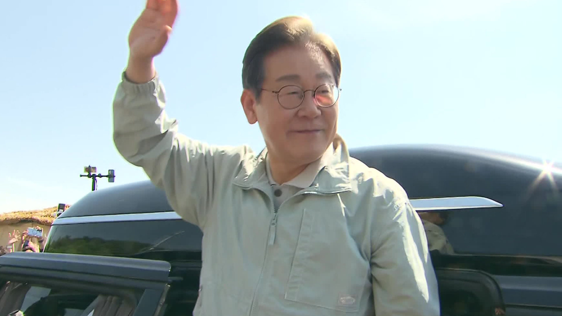 이재명 “소상공인 생존 위기에 국가 책임 다해야”…민주당, 비상의총서 조희대 탄핵 논의