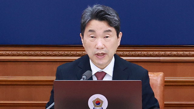 이주호 대행 “공직자들, 대선기간 정치 중립 확실히 지켜달라”