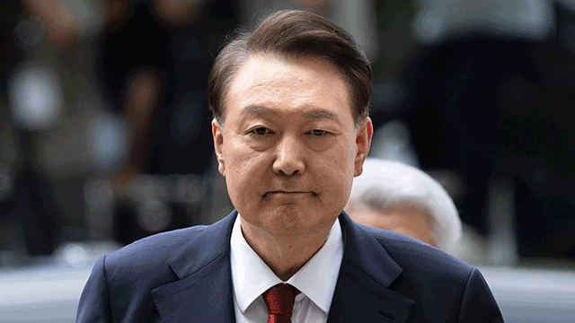 ‘재구속’ 윤 전 대통령, 내란 재판 불출석…“건강상 이유”