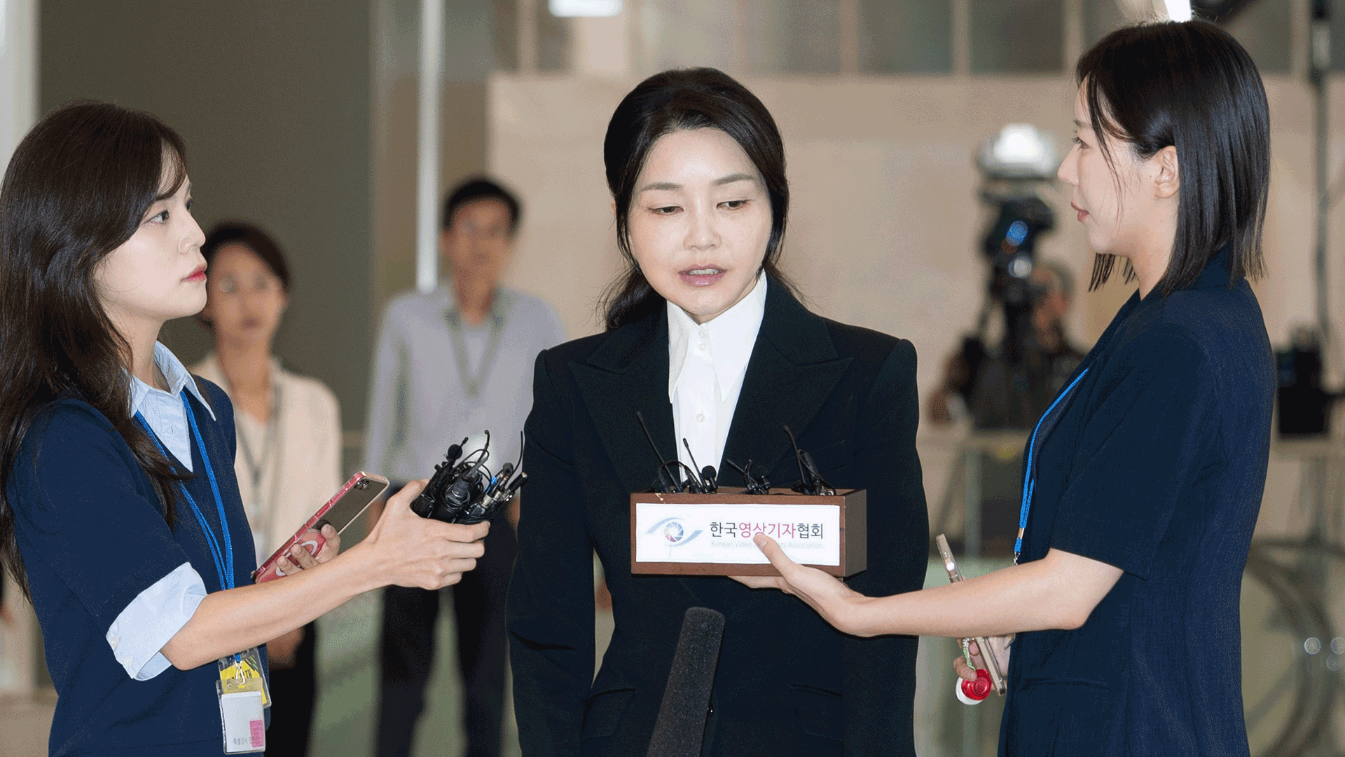 김건희 여사, ‘피의자 신분’ 출석…이시각 특검 사무실