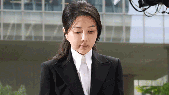 [속보] ‘특검 출석’ 김건희 여사, 취재진 질문엔 묵묵부답