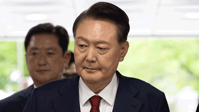 [속보] 특검 “尹 완강한 거부로 부상 우려…체포 집행 중단”