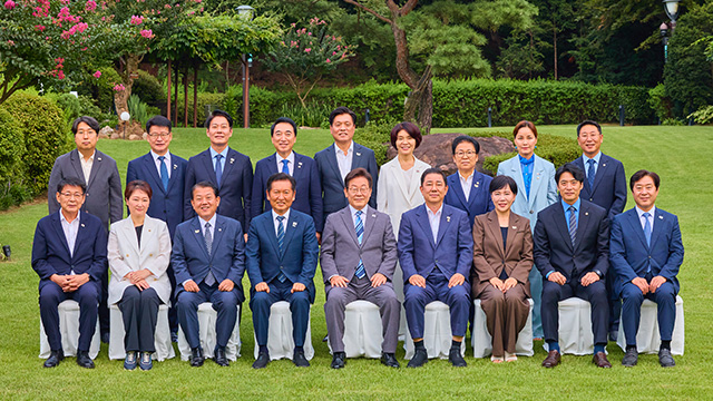 [속보] 당정대 “추석 전까지 ‘검찰 수사·기소 분리’<br> 정부조직법 마련”