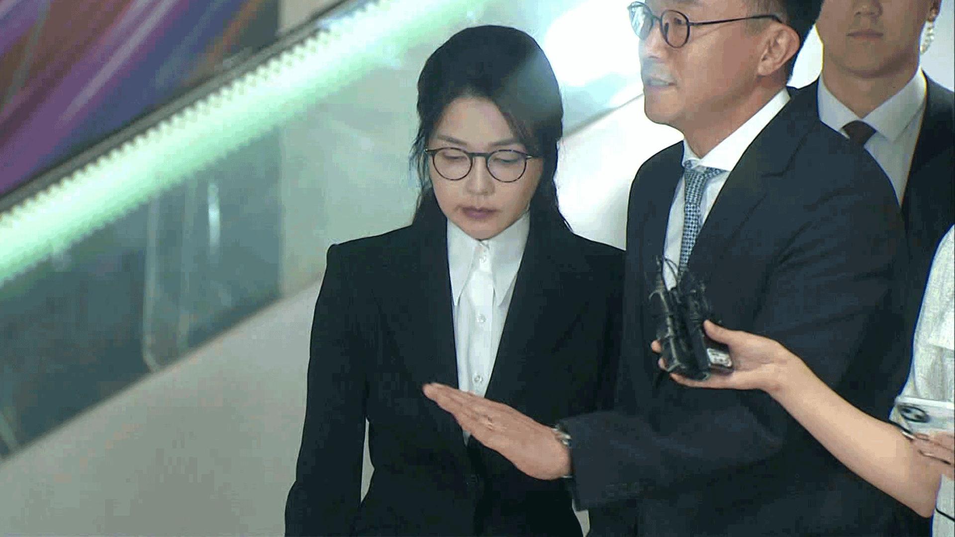 김건희 여사 구속 후 3차 소환…건진법사 영장심사 포기
